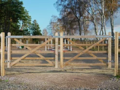 Paddock Octowood komplett med grind 20x48m