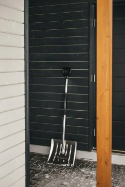 Snöskyffel Fiskars Aluminium Långt skaft