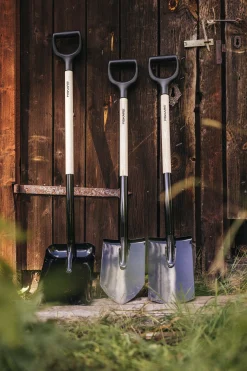 Spade Fiskars Prima Halvrund Trä